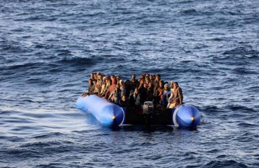 فرنسا: انقاذ عشرات المهاجرين بعد انقلاب قاربهم